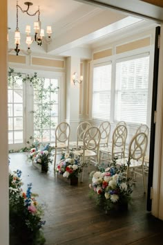 Beautiful indoor sunroom wedding ceremony Wedding Ceremony Ideas Simple, Small Indoor Ceremony, Home Wedding Ceremony Indoor, Small Inside Wedding Ideas, Small Ceremony Decor, Small Wedding Reception Indoor, Micro Wedding Ceremony Indoor, Small Wedding Ceremony Indoor, Small Wedding Ceremony Ideas Indoors