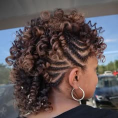 Side Flat Twist Hairstyles, Crochet Mohawk Hairstyle, Mohawk Curly Hair, Braided Mohawk For Black Women, Mohawk Braids, Natural Hair Mohawk, Curly Mohawk Hairstyles, Mohawk Updo