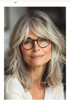 Gray Hair Curtain Bangs, Medium Grey Hair Over 50, Langer Pony, Long Hair Older Women, Grey Hair With Bangs, Grey Hair Looks, Blonde Layered Hair, Medium Hair Styles For Women, Haircuts For Medium Length Hair