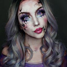 Porcelain Doll Makeup Halloween, Pretty Porcelain Doll, Halloween Makeup Videos, Scary Doll Makeup, Broken Doll Makeup, Doll Makeup Halloween, Carnaval Make-up, Porcelain Doll Costume, Porcelain Doll Makeup