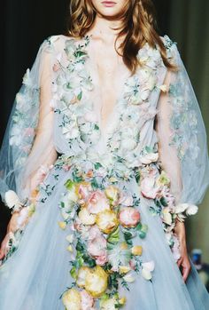 Marchesa s/15. Georgina Chapman, London Fashion Weeks, Dress With Flowers, Flowers Dress, Elsa Schiaparelli, Floral Fashion