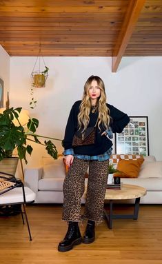 Outfit Inspo Mid Twenties, Maximalist Outfits Midsize, Winter Eclectic Outfit, Chill Nye Outfit, Helen Anderson Style, Casual Boho Outfits Winter, Leopard Print Pants Outfit Street Style, Clashing Patterns Outfits, Maximalist Winter Outfits