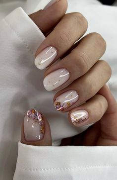 Grow Out Friendly Nail Designs, Hylogriphic Nails, Boho Summer Nails 2023, Short Acrylic Nails Wedding, Spring Elegant Nails, Elegant Nails 2023, Neutral Elegant Nails, Photo Shoot Nails, Neutral Nails Design