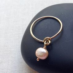 Wire Stacking Rings, Diy Pearl Rings Wire Wrap, Wire Wrapped Rings Tutorial How To Make, Simple Wire Ring, Wire Jewelry Holder, Dangle Rings, Ring With Pearl, Dangle Ring