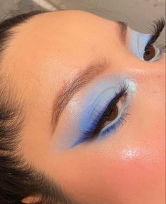 Stitch Makeup Look, Colored Eyeshadow Looks, Makeup Ojos, Maquillage On Fleek, Blue Eyeshadow Looks, Salmon Peach