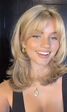 Fabulous Wavy Bob Haircuts Designs For Women Bangs With Medium Hair, Hairstyles For Layered Hair, Blonde Hair Inspiration, Haircuts For Medium Hair, Haircuts Straight Hair, Short Hair Haircuts, Cut My Hair, Medium Hair Cuts, Hair Inspo Color