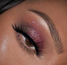 Formal Makeup Pink, Pink Formal Makeup, Pink Shimmer Eye Makeup, Makeup For Burgundy Dress, Prom Eyeshadow, Pink Shimmer Eyeshadow, Make Com Glitter, Pink Wedding Makeup, Sparkle Eye Makeup