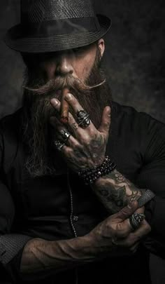 Man With Tattoos, Bahasa Jepun, Beard Art, Long Beard, Joker Wallpapers, Beard Tattoo, Its A Mans World, Foto Tips, Wearing A Hat