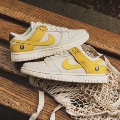 Men's Nike Dunk Low Lx 'Banana' Size - 10.5 Men - 10.5 Women - 12 New If You Peeled Open A Banana, This Is Exactly What It Looks Like About In Dunk Low Form, Of Course. A Coconut Milk Upper Resembles The Color Of The Inside Of The Fruit, While A Contrasting Vivid Sulfur Ankle Flap And Swoosh Act As That Distinct Peeled-Open Banana Skin. To Top It Off, A Cacao Wow Suede Heel Tab Recalls The Darker Tip Of A Banana As You're Ready To Break It Open And Eat. Get In The Mood For This Unique Flavor Wit Yellow Urban Custom Sneakers For Streetwear, Urban Style Yellow Custom Sneakers For Streetwear, Yellow Leather Sneakers With Vulcanized Sole, Yellow Skate Shoes With Boost Midsole And Round Toe, Yellow Low-top Custom Sneakers For Streetwear, Yellow Custom Sneakers With Cushioned Footbed For Streetwear, Yellow Urban Sneakers With Gum Sole, Urban Yellow Sneakers With Gum Sole, Yellow Skate Shoes With Rubber Sole For Streetwear