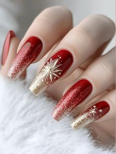 Cool Christmas Nails Design, Christmas Nail Designs Red And Gold, New Years Acrylic Nails Design, New Years Nail Designs 2025, Christmas Fingernail Designs, Nails For Christmas And New Years, New Year Eve Nails Ideas, New Year's Nails Design, Christmas Elegant Nails