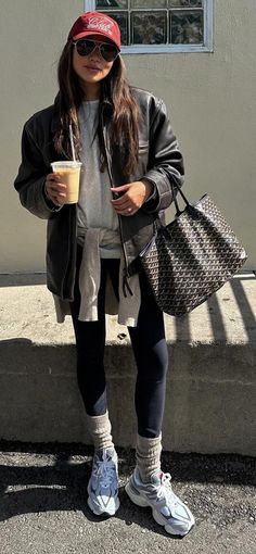 Street Style 2024 Spring Outfit Sporty, Designer Aesthetic, Sporty Outfits, Outfit Casual, Winter Looks, Coco Chanel, Sweater Weather, Sport Outfits, Fashion Inspo Outfits