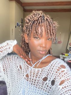 Short Butterfly Locs With Bangs, Butterfly Locks With Bangs, Butterfly Locs Bangs, Butterfly Locs With Highlights, Faux Locs Bangs, Butterfly Locs With Bangs, Faux Locs With Bangs, Locs Bangs