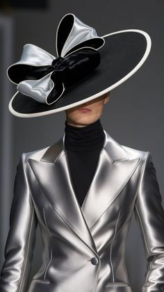 An oversized black hat with a white trim and a large, elegant bow #highfashion #silverblazer #statementhat #fashioninspiration #elegance #runwaylook #chicstyle #trendyoutfits Silver Blazer, Couture Hats, Church Suits, Big Hat, Love Hat, 1950s Dress, Fashion Color