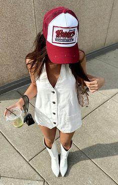 Nashville Asethic Outfits, Countryfest Outfit, Going Out Cowgirl Outfits, Nashville Outfit Inspo Spring, Urban Western Fashion, Country Concert Outfit Modest, Western Concert Outfits Women Summer, Stage Coach Outfits Country, Denim Nashville Outfit