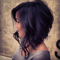 A-line Bob with beachy waves. Also good bob styling ideas here. 2016 Hair Trends, Medium Bob Hairstyles, 2015 Hairstyles, Hair Cut Ideas, New Haircut, Bob Hair, Cut My Hair, Grunge Hair, Long Bob