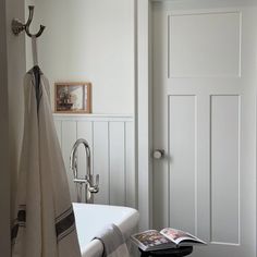 A white 3-Panel interior door in a Craftsman bathroom with white walls and planks and a clawfoot tub Craftsman Bathroom, Serene Bathroom, Shiplap Walls, Bathroom Features