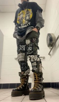 Crust Punk Outfits Men, Magnus Archives Fashion, Lazy Punk Outfits, Punk Fashion Photography, Punk Transmasc, Grindcore Outfit, Crust Pants Ideas, Lunarpunk Fashion, Metal Style Outfits