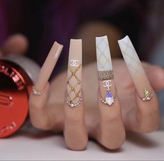 Chanel Nails Design, Gucci Nails, Ombre Acrylic, Chanel Nails, Gold Glitter Nails, Classy Nail Designs, Nails Design With Rhinestones, Nail Design Inspiration