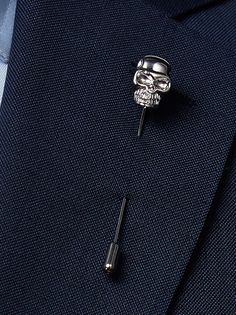 Men’s Lapel pins – Silver lapel pin
As with other men’s jewelry, a metal lapel pin can define your style. So, choose what you like and what appeals to you. After all, beauty is in the eye of the beholder! How you then decide to combine your metal lapel pin is entirely up to you. Have fun with the details and let the suit pin define your style and personality! Molded in a copper alloy free of nickel and carefully controlled after production to ensure perfect quality. Our men’s lapel pins are deli Suit Pin, Elegant Gift, Lapel Pin, Lapel Pins, Silver, Gifts, Beauty, Pins