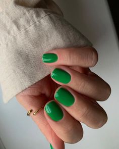 80+ Cute Short Nails Perfect For Every Season; green nails! This includes short nails acrylic, short nails ideas, short nails 2023 trends, green nails short, green nails designs, green nails ideas, short nails art, short nails design, short nails acrylic square, short nails for work, short nail set, short nail shapes, short nail ideas & more! This also includes short nail designs, short nails summer, short nail designs minimal, short nails summer ideas & more #shortnails #shortnailsacrylic Short Vacation Nails, Ideas Para Uñas, Nagellack Trends, Short Vacation, Cute Short Nails, Matte Nail Polish