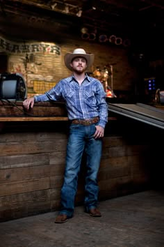 Wrangler 20X #WranglerNFR This is pretty cool. I can't not pin him lol Country Work Outfits, Country Style Men, Country Outfit Ideas, Outfit Ideas Male, Cowboy Shop, Singer Costumes, Mens Work Outfits, Cody Johnson