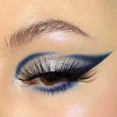 Big Eyeshadow Looks, Midnight Blue Prom Makeup, Euphoria Blue Makeup, Blue Makeup Looks Hooded Eyes, Euphoria Makeup Blue, Prom Makeup Hooded Eyes, Prom Blue Makeup, Midnights Makeup Ideas, Starry Night Makeup Look