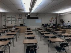 an empty classroom with desks and chairs