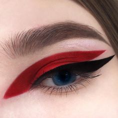 Black Graphic Eyeliner, Grafik Eyeliner, Editorial Make-up, Editorial Vogue, Drag Make-up, Alat Makeup, Graphic Eyeliner, Heavy Makeup, Smink Inspiration