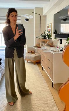 Leandra Medine 2023, Leandra Medine Style 2023, Man Repeller Style, Man Repeller, Flowy Pants