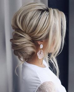 30 Romantic Wedding Hairstyles to Die for! – Annie Shah Wedding Guest Hairstyles, Hair Homecoming, Homecoming Hair, Great Hairstyles, Hair Medium, Bridal Updo