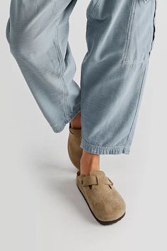 Boston Soft Footbed Birkenstock | Free People Boston Clogs Outfit, Manifest 2023, Postpartum Outfits, Kitchen Wear, Cozy Clothes, Fall Wardrobe Essentials, Fall Capsule Wardrobe