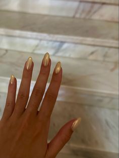 Good Crome Nails, Nails That Match Gold Dress, Easy Gold Nails, Gold Nail Chrome, Prom Nails Acrylic Classy Gold, Glazed Gold Nails, Golden Glazed Nails, Golden Pearl Nails, Golden Summer Nails