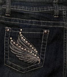 Rhinestone Jean Pockets, Rhinestone Jeans Diy, Diy Rhinestone Jeans, Rhinestone Jean Shorts, Jeans With Jewels, Gem Jeans, Dark Jeans Outfit, Diy Jean Shorts