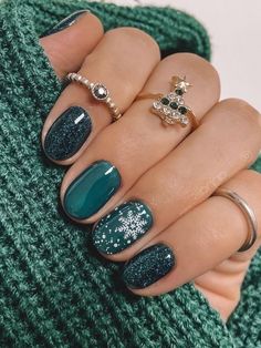 Travel Nail Ideas, Trendy Nail Art Winter, Winter Gel Nails, Snow Nails, Winter Nails Acrylic, Christmas Gel Nails, Her Nails, Snowflake Nails, Cute Gel Nails