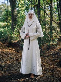 Inspired by 12th and 13th century manuscript illuminations, our nun’s habit is designed to fit in any medieval abbey or town. Meant to be worn as an overgarment, it serves the practical purposes of keeping layers underneath neat and clean and acting as a symbol of religious dedication. We recommend wearing one size up to comfortably fit layers underneath and to achieve the full, robe-like style characteristic of the time period. Comes in sizes: XS (bust up to 32") S (bust up to 34”) M (bust up t 12th Century Dress, 12th Century Clothing, Nun Outfit, Nuns Habits, Nun Costume, Fair Outfits, Century Clothing, Illuminated Manuscript, Historical Clothing