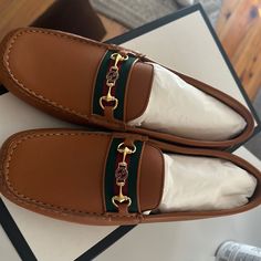 Nwt Gucci Driving Mocs With Cognac Leather With Horse But And Gucci Logo Gucci Slipper, Driving Mocs, Gold Loafers, Driver Shoes, Gucci Store, Gucci Loafers, Shoes Gucci, Driving Moccasins, Gucci Horsebit