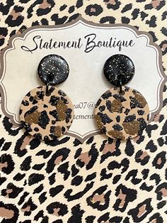 Need a little glitz to jazz up your outfit? These earrings will do the trick Rather you choose the dangles or the studs, there's no bad choice! Hand laid leopard print on tan polymer clay Black jump ring Silver or Gold push back posts Hypoallergenic Animal Print Polymer Clay Earrings, Leopard Print Beaded Earrings, Leopard Polymer Clay Earrings, Cheetah Print Clay Earrings, Leopard Print Earrings Clay, Dry Clay, Bijoux Diy, Air Dry Clay, Ring Silver