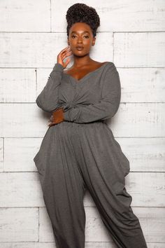 Plus Size Poses, Plus Size Posing, Holiday Lingerie, Girls Names, Girls Nike, Curvy Fashionista, Plus Size Spring, Quick Weave, Woman's Fashion