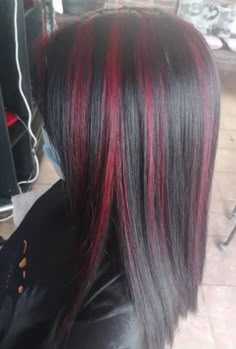 Skunk Red Hair, Super Layered Hair Shoulder Length, Red And White Skunk Hair, Red Draculaura Hair, Black Hair With Red Chunky Highlights, Red Skunk Highlights, Cherry Red Skunk Hair, Red Streaks In Hair, Jet Black Hair With Red Highlights