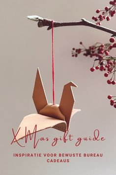 De Cadeau Gids voor Bewuste Bureau Inspiratie Handige en blijvende cadeaus voor een dierbare familielid, vriend(in) of collega. En zet ze vooral op je eigen verlanglijst! Op zoek naar het perfecte cadeau? No worries! The gift guides are here 🎁 Dit maakt het overzichtelijk en gemakkelijk om te kiezen. Gift Guides, The Gift, Gift Guide, No Worries, Gifts, Pins