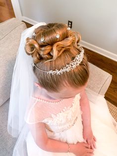 Donut bun with loose curls and gem accents Bun With Donut, Bun With Loose Curls, Donut Bun, Ballerina Bun, Loose Curls, Gems, Hair Styles