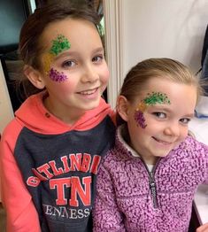 Mardi Gras Face Glitter, Glitter Face Makeup, Mardi Gras Makeup, New Orleans Mardi Gras, Glitter Face, Glasses Makeup, Mardi Gras Decorations, Bourbon Street, Loose Glitter