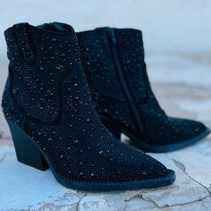 Sisterhood Round, Prom 2023, Pointed Toe Boots, Black Sparkle, Toe Boots, Boot Bag, Black Rhinestone, Black Booties, Nice Shoes