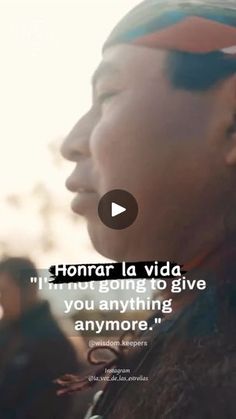 a woman with her eyes closed and the caption in spanish above her is an image of two people