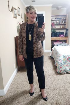 Top black pants and a black blouse with a leopard blazer for an easy yet statement making office look. #womensfashion #outfitideas Homewear Fashion, Leopard Print Blazer, Blazer Outfit