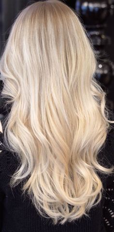 easy long #hairstyleslong  curly hairstyle actually. Cold Blonde, Perfect Blonde Hair, Hair Layers, Blonde Hair Shades, Blonde Hair Looks, Brown Blonde Hair