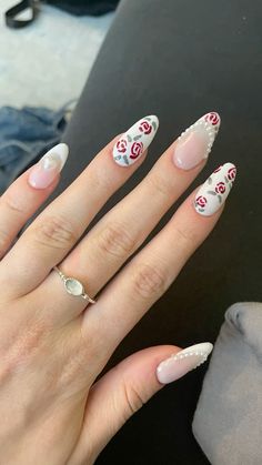 #nails #nailart #roses #white White Nails With Red Roses, White Nails With Roses, Rose Nails Acrylic, Red Rose Nail Design, Nails With Roses Design, Red Roses Nails, Sweet Sixteen Nails, Roses On Nails, White Rose Nails