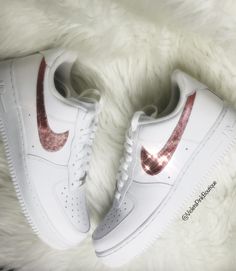 Women's Custom Pink Glitter Nike Air Force 1 Shipping : Shoes are made to order, time to create this special item just for you is around 1-2 weeks. After shipping your package will arrive in 2-4 business days for US orders 5-14 business days for International orders. Shipping upgrades available, rush your order to guarantee delivery in 5 business days. Free tracking number with all orders! Note: Our items are 100% authentic guaranteed or your money back. All our products come directly from the m Glitter Nike, Sneaker Gift Ideas, Glitter Nikes, Air Force Women, Swarovski Nike, Glitter Rosa, Happy Bride, Nike Slides, Custom Air Force 1