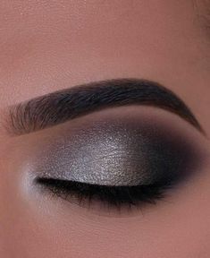 Permanente Make-up, Silver Eye Makeup, Eye Makeup Images, Silver Makeup, Wedding Eye Makeup, Prom Eye Makeup, Cute Eye Makeup