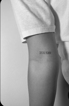 Tattoo| Roman numerals Date Tattoo Ideas, Mom Baby Tattoo, Mutterschaft Tattoos, Traditional Heart Tattoos, Date Tattoo, Baby Tattoo Designs, Roman Numeral Tattoos, Date Tattoos, Dainty Tattoos